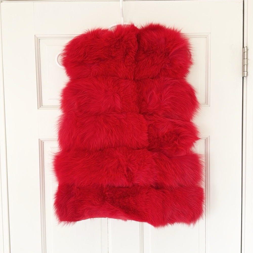 Red fur vest hook closures lined - Picture 2 of 7